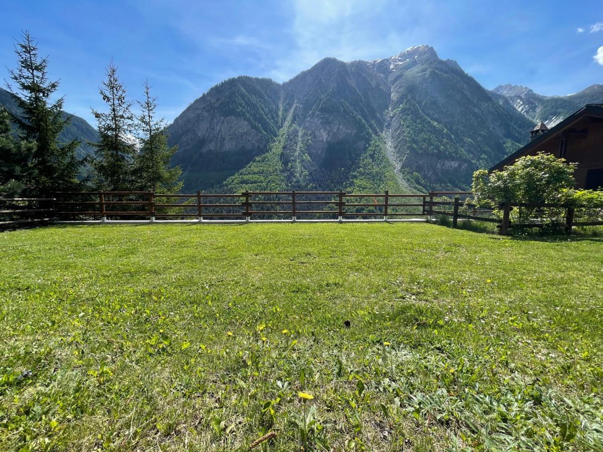 Courmayeur~Navetta Gratuita Per Il Centro+Impianti Exterior photo